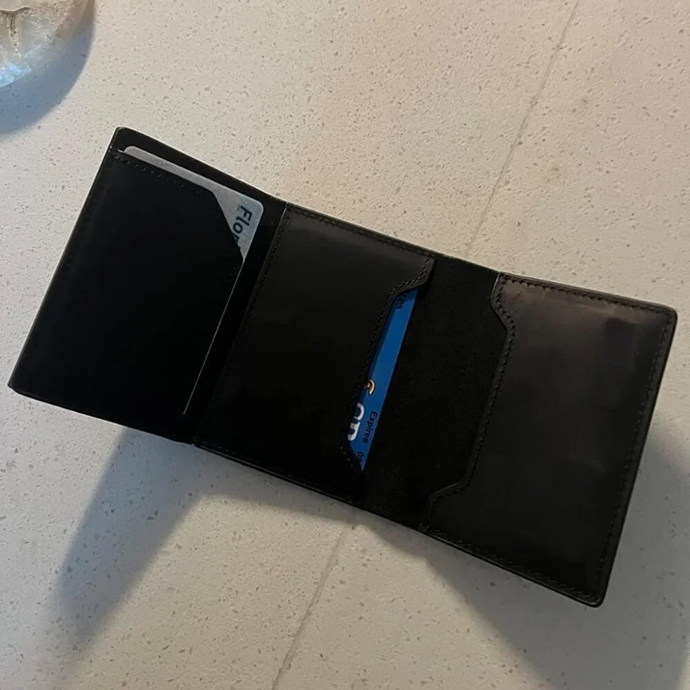 AirTag Wallet Genuine Leather Air Tag Wallet RFID Technology Credit Card Holder